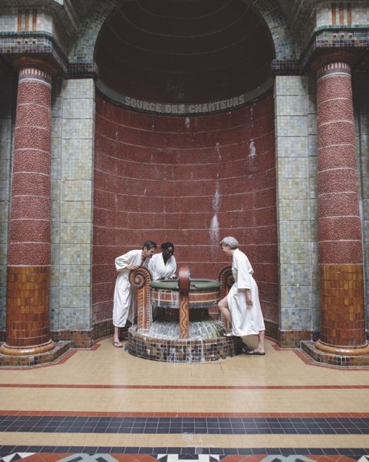 Photographie pour Auvergne Thermale en juillet 2022 dans la ville du Mont Dore, aux thermes ainsi qu’autour du lac du Guery
Direction artistique Aude Levis Agence Sett Communication 
Modeles Daphne Goisse; Eric Gendre; Alexia VINCENT;