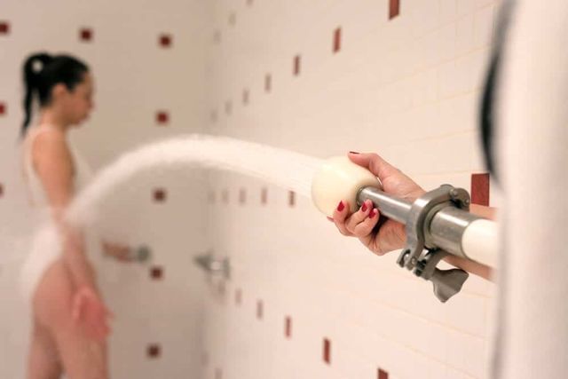 mont-dore-douche-img-9829-Marielsa-Niels-opt