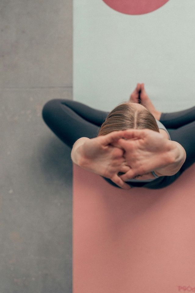 yoga-etirement-femme-auvth